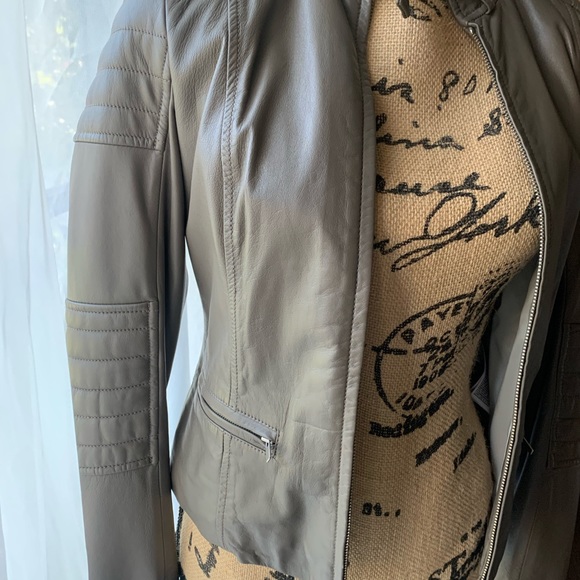 Banana Republic Leather Moto jacket size XS - Picture 4 of 13